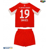 Otroški Nogometni dresi Bayern Munich Alphonso Davies #19 Domači 2025-26 Kratek Rokav (+ Kratke hlače)